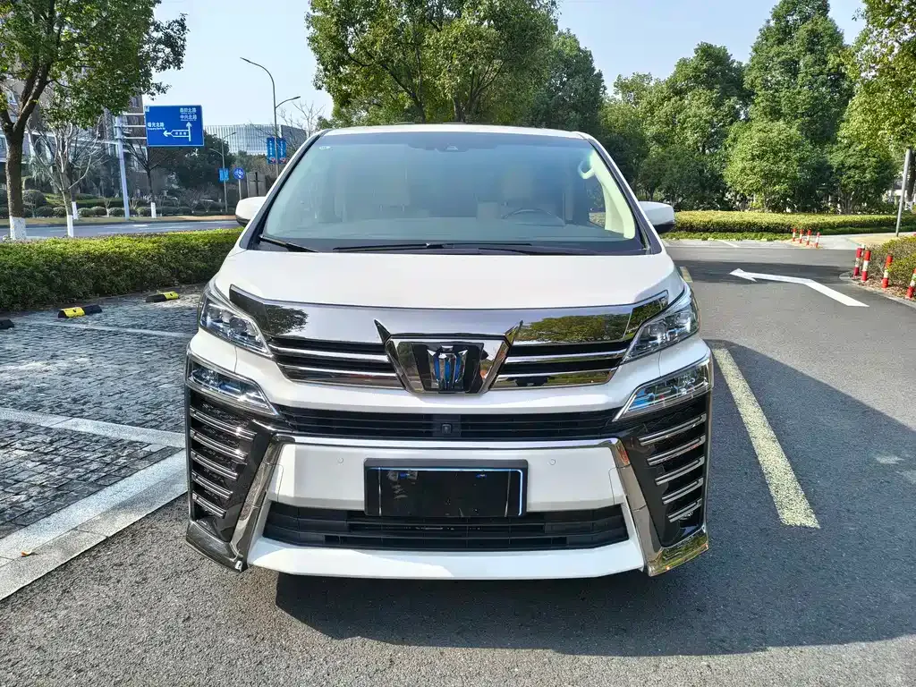 Toyota Vellfire — фото 9
