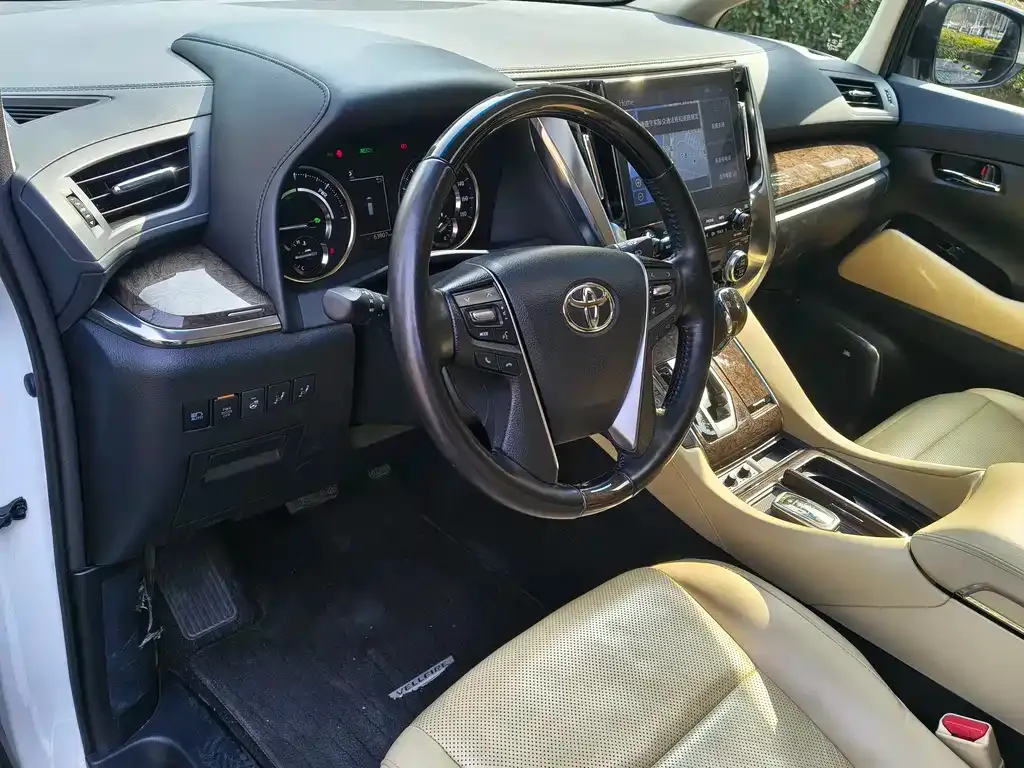 Toyota Vellfire — фото 6