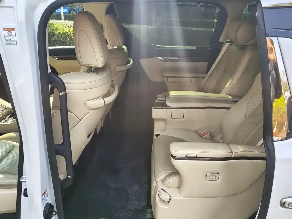 Toyota Vellfire — фото 3