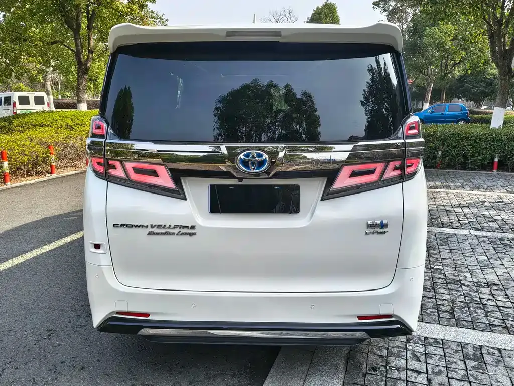 Toyota Vellfire — фото 10