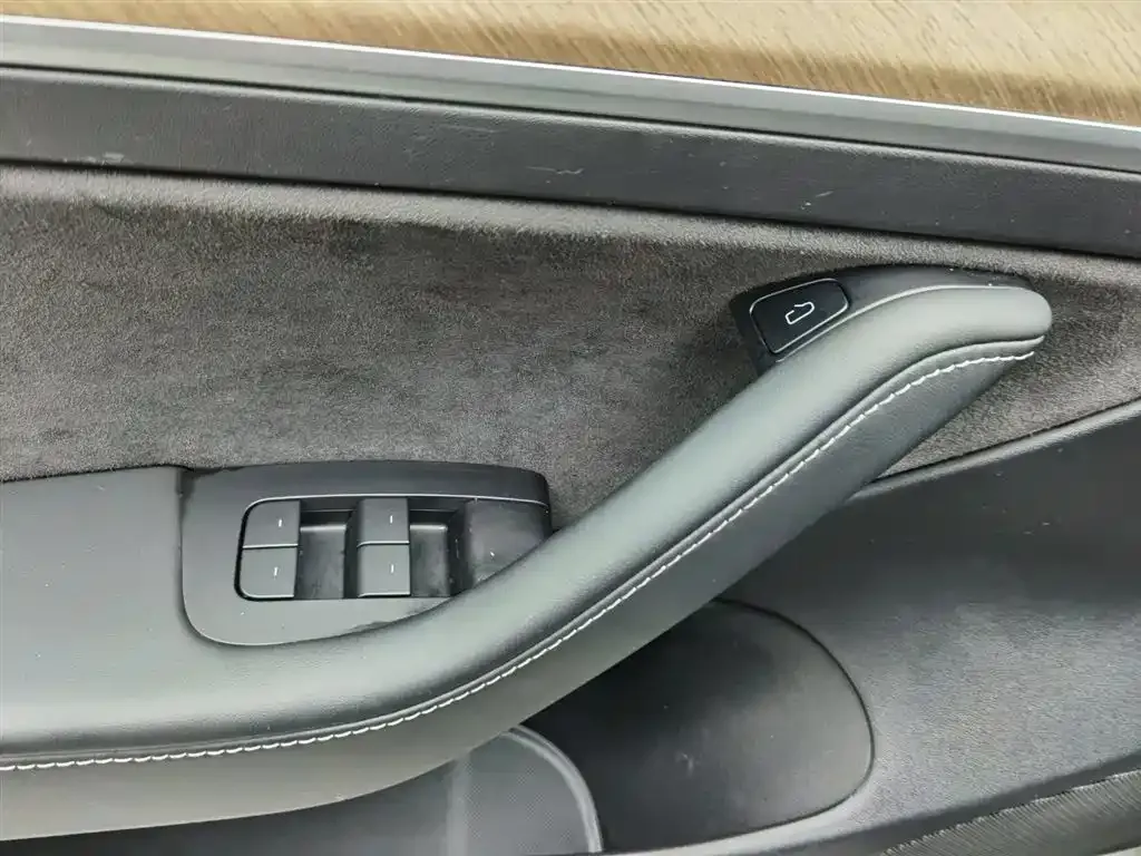 Tesla Model 3 — фото 10