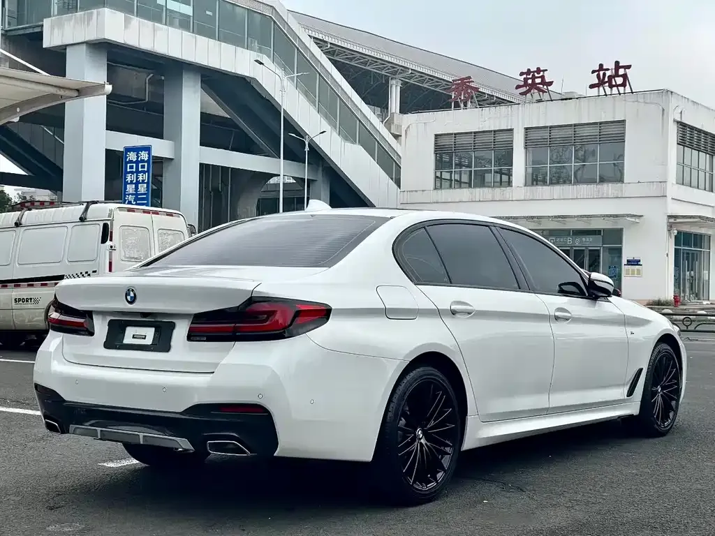 BMW 5 Series — фото 5