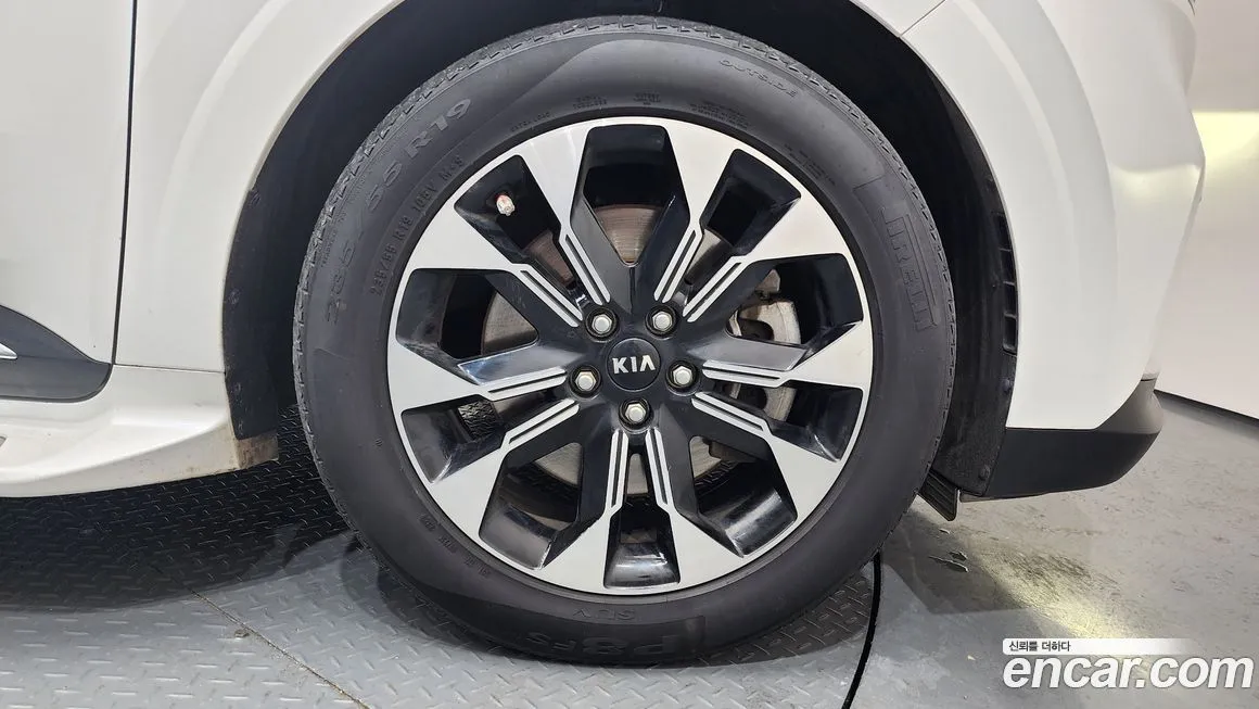Kia Carnival — фото 10