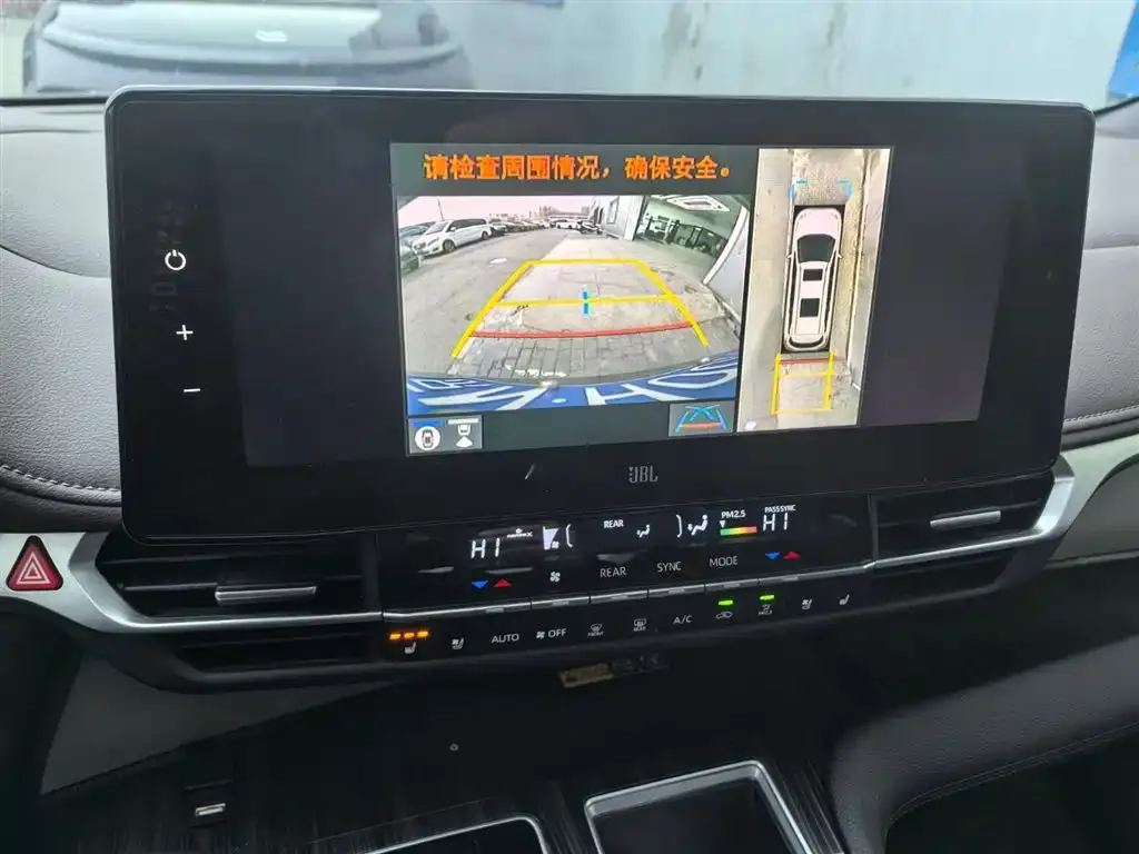 Toyota Granvia — фото 4