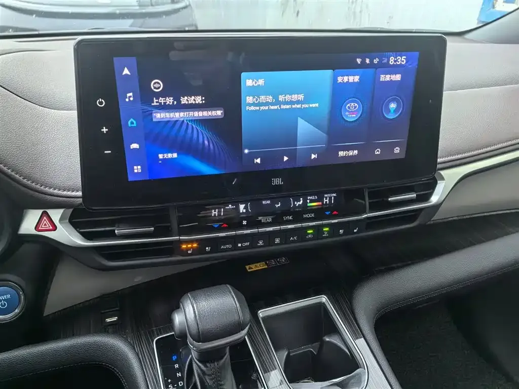 Toyota Granvia — фото 9