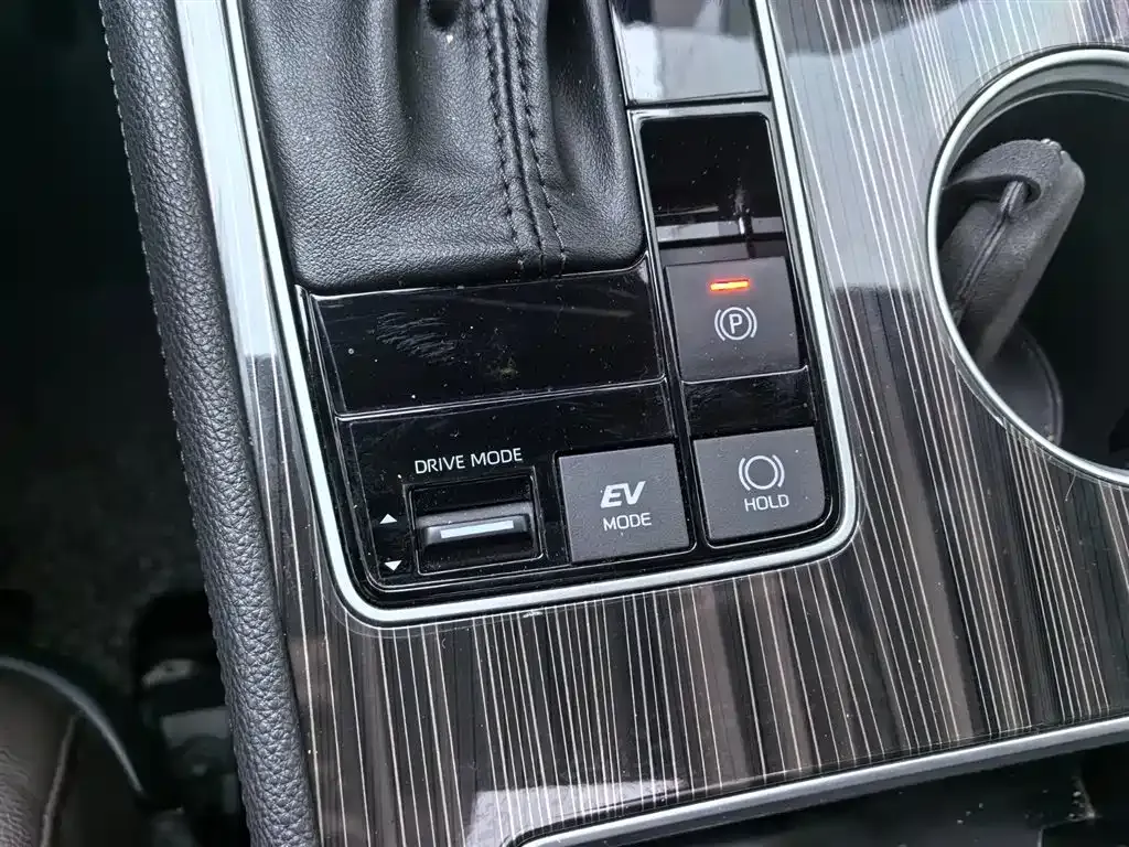 Toyota Granvia — фото 10
