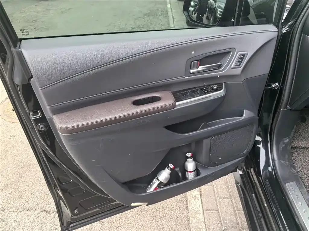 Toyota Granvia — фото 6