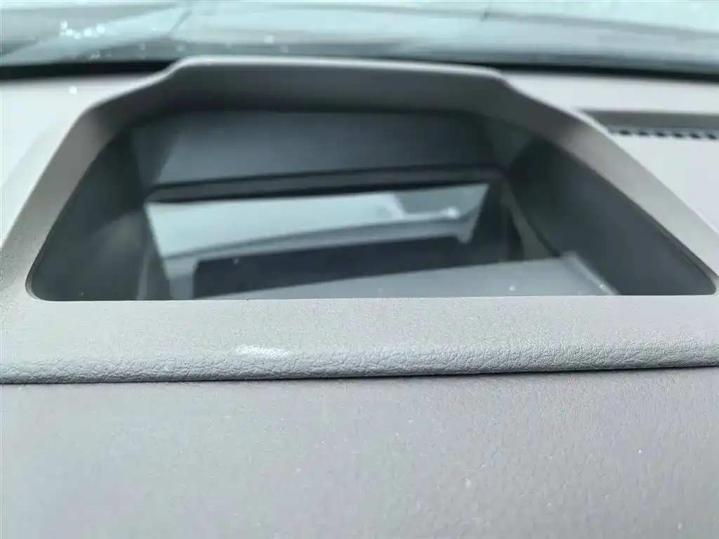 Toyota Granvia — фото 2