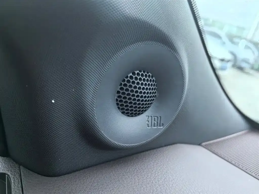 Toyota Granvia — фото 5