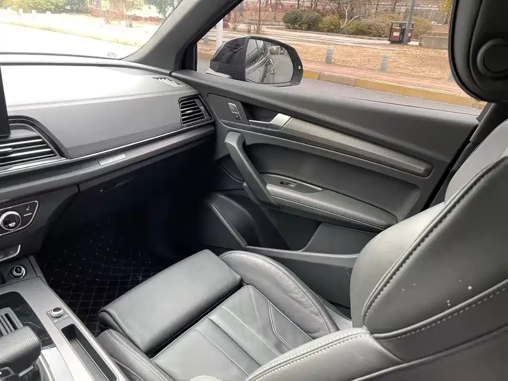 Audi Q5L 2024 из CN, фото 4