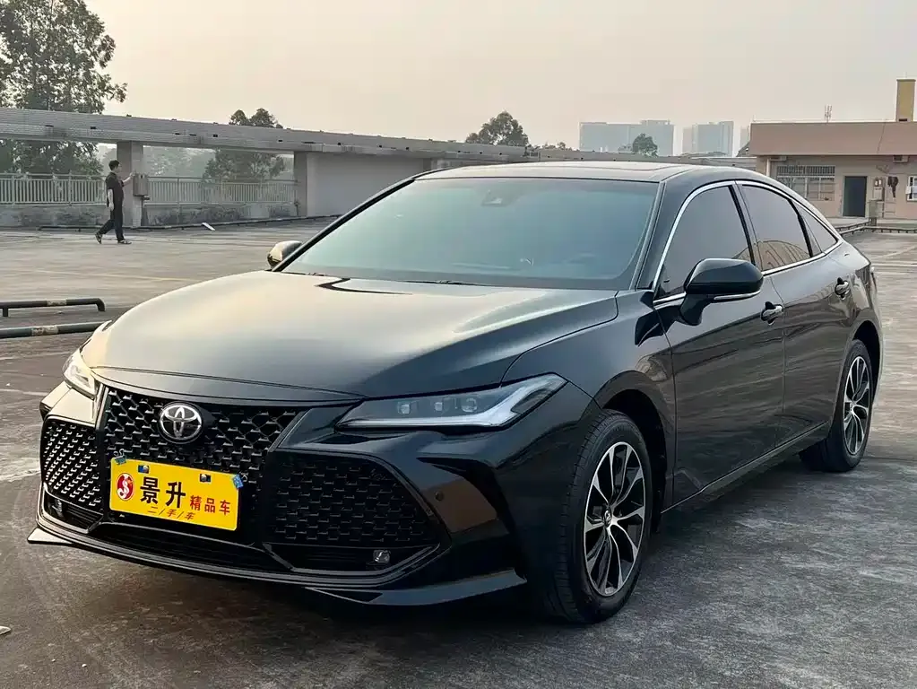 Toyota Avalon — фото 1