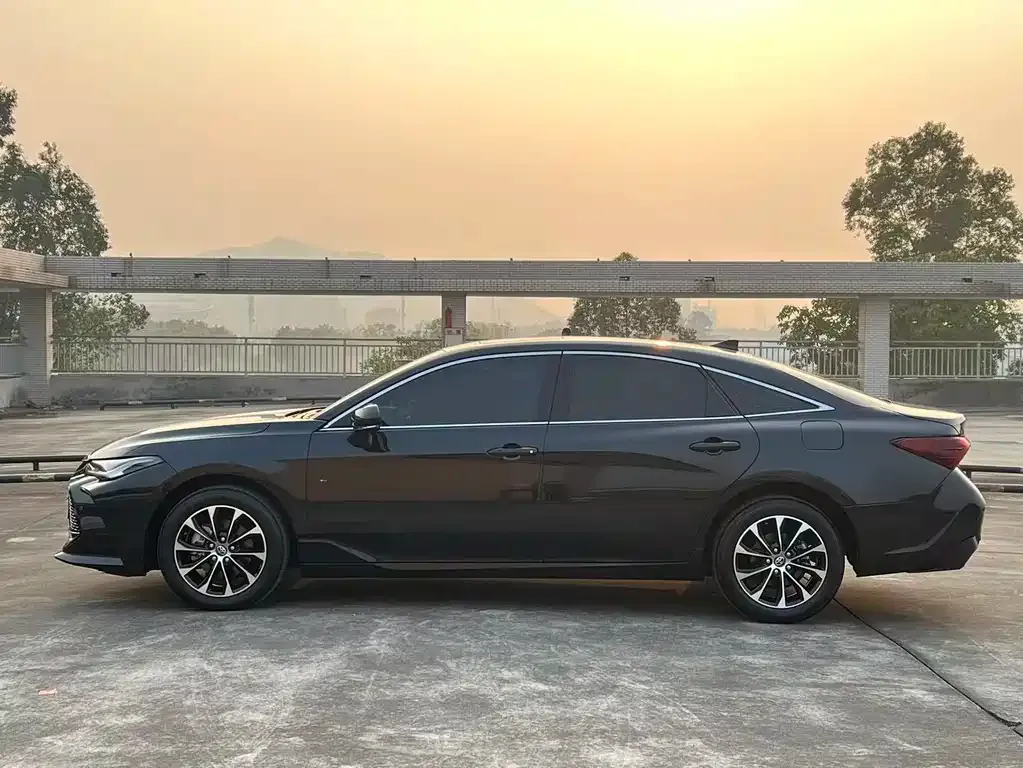 Toyota Avalon — фото 10