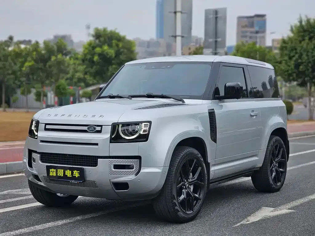 Land Rover Defender — фото 1