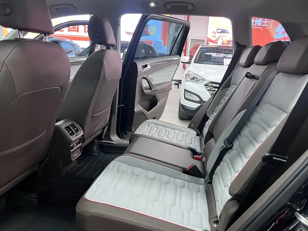 Volkswagen Tiguan L 2022 из CN, фото 10