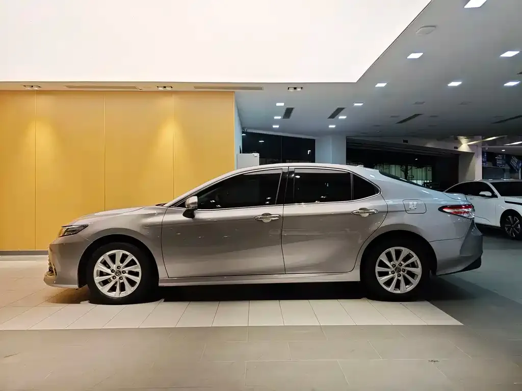 Toyota Camry 2023 из CN, фото 2