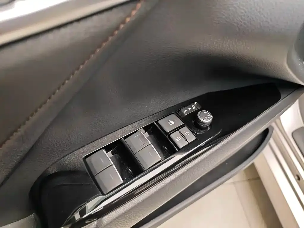 Toyota Camry 2023 из CN, фото 5