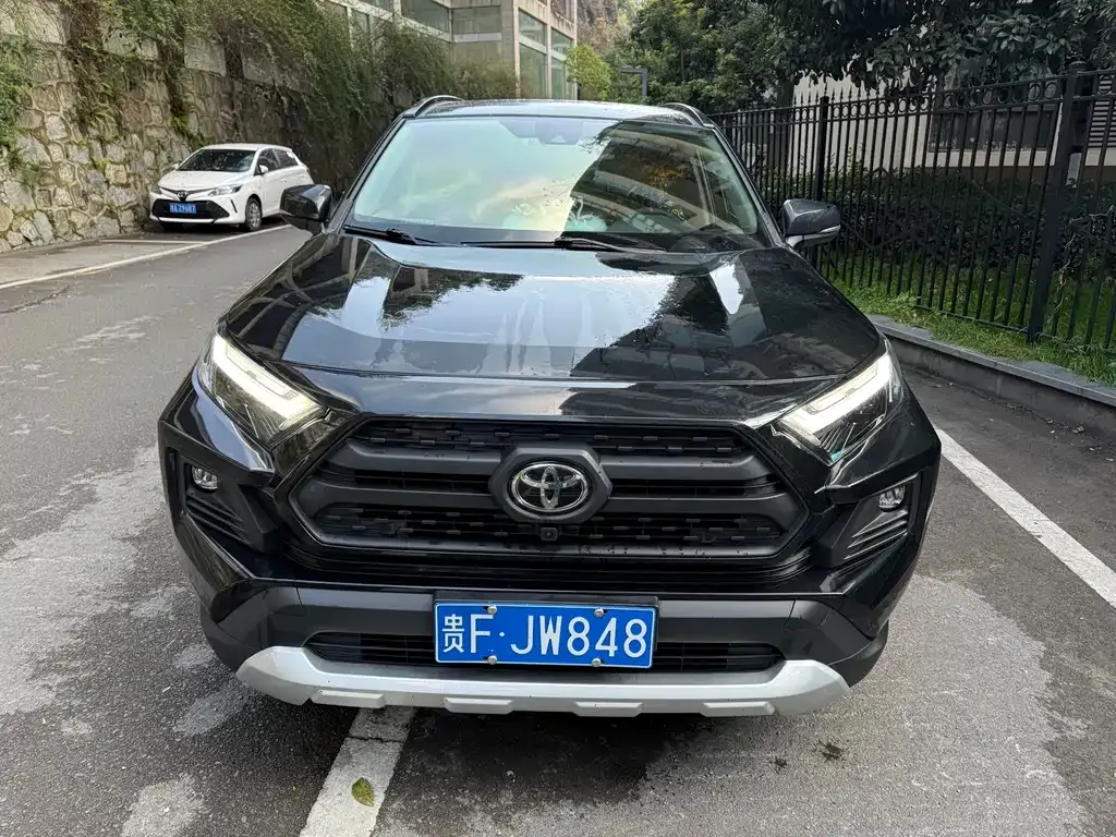 Toyota RAV4 2023 из CN, фото 8