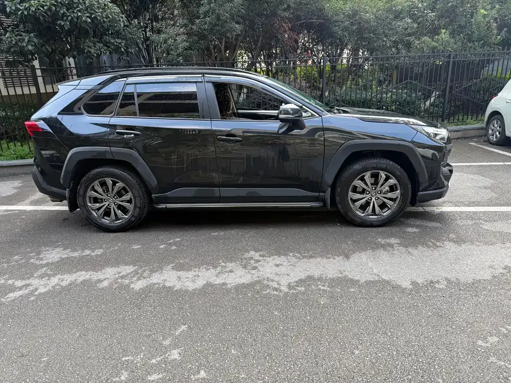 Toyota RAV4 2023 из CN, фото 10