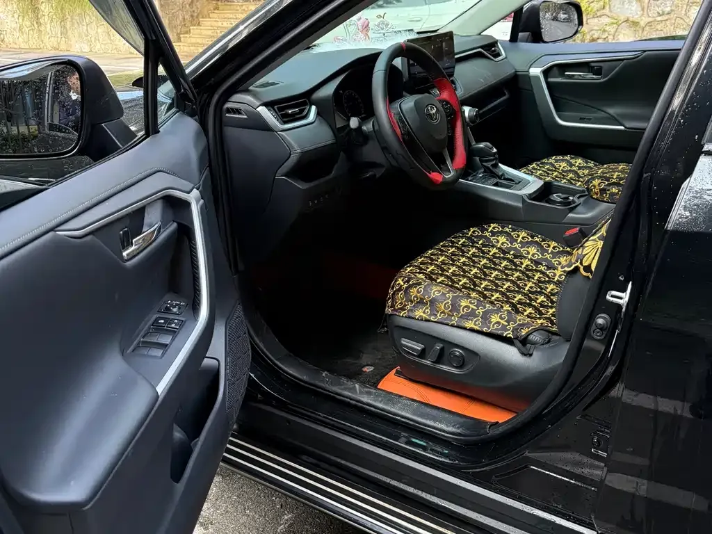 Toyota RAV4 2023 из CN, фото 6