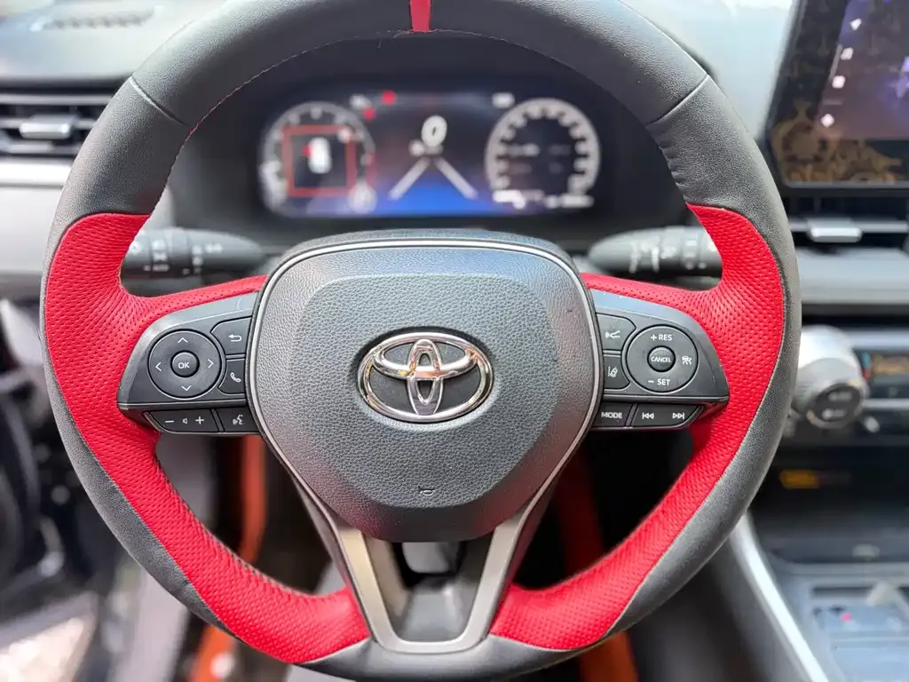 Toyota RAV4 2023 из CN, фото 4