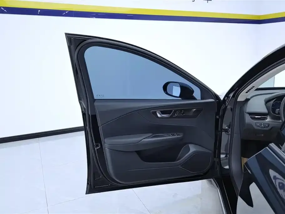 Hongqi E-QM5 2023 из CN, фото 6