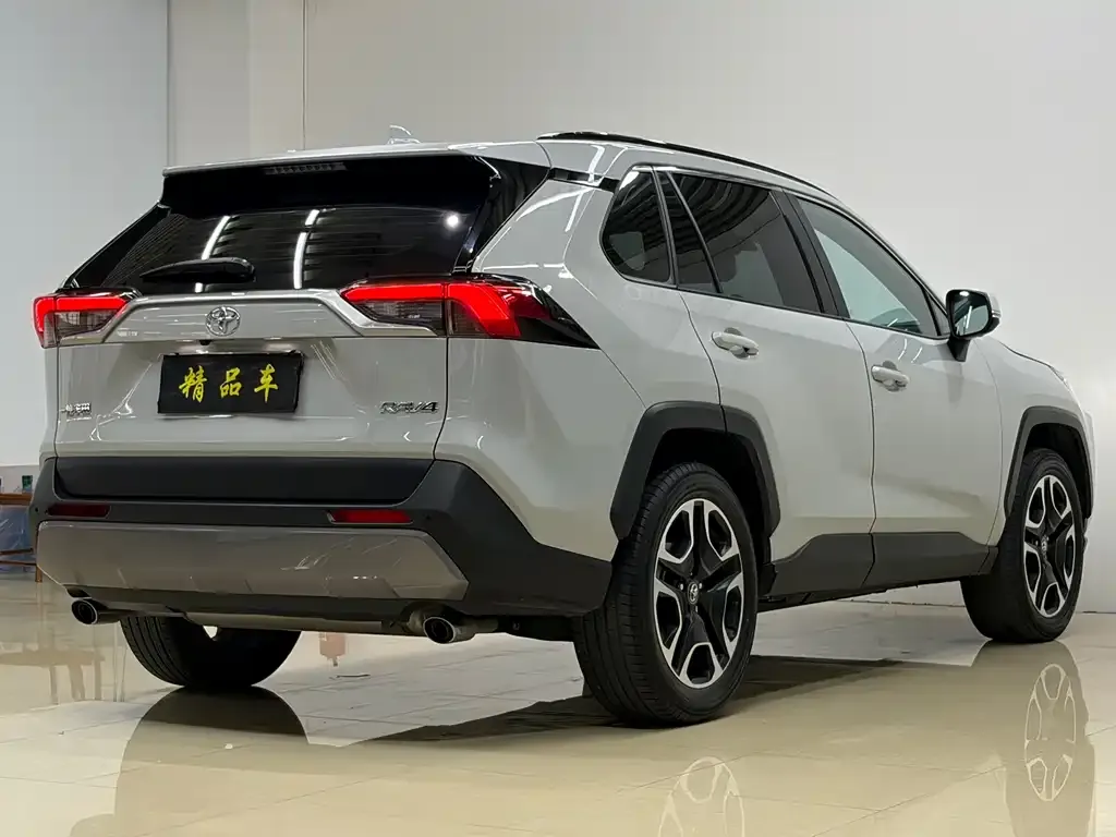 Toyota RAV4 2022 из CN, фото 2