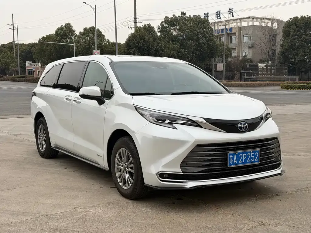 Toyota Sienna 2022 из CN, фото 3