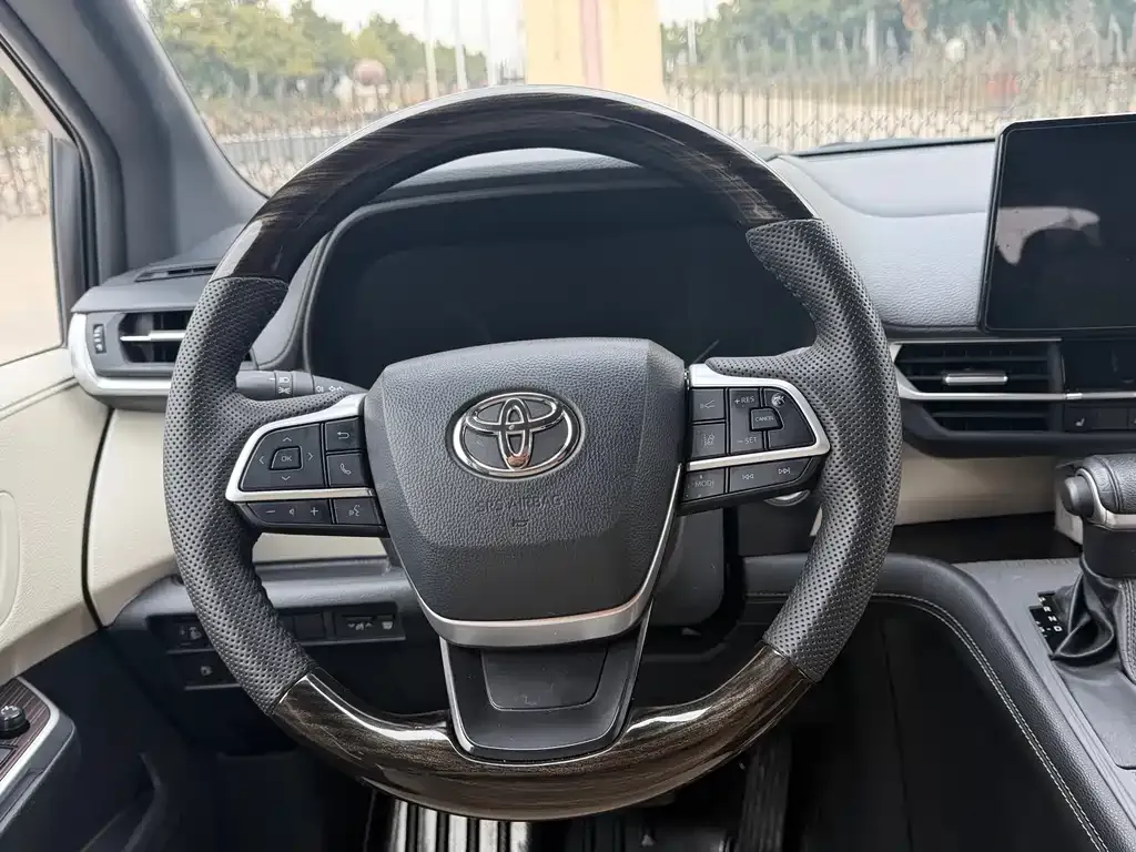 Toyota Sienna 2022 из CN, фото 2