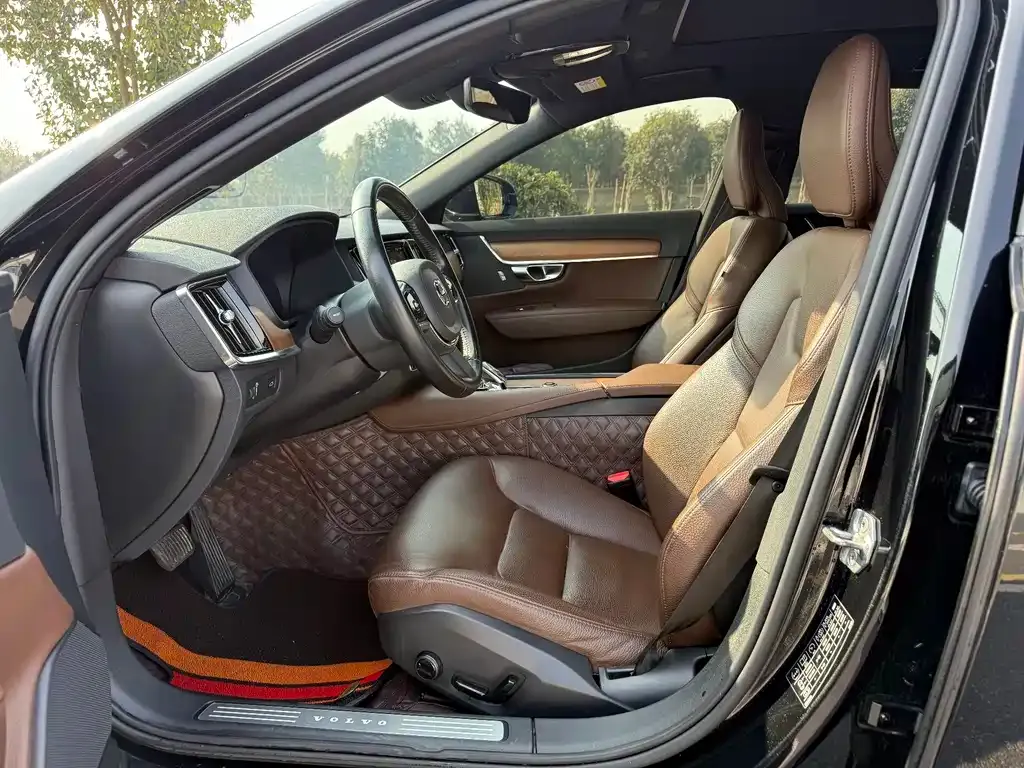 Volvo S90 2022 из CN, фото 5