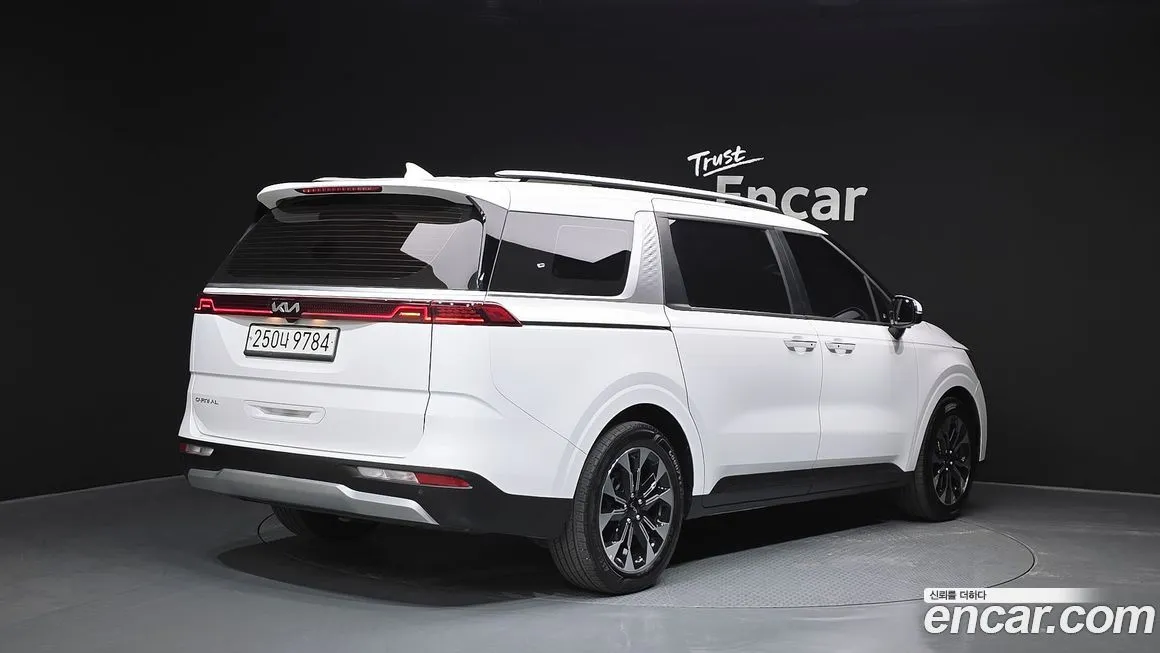 Kia Carnival — фото 2