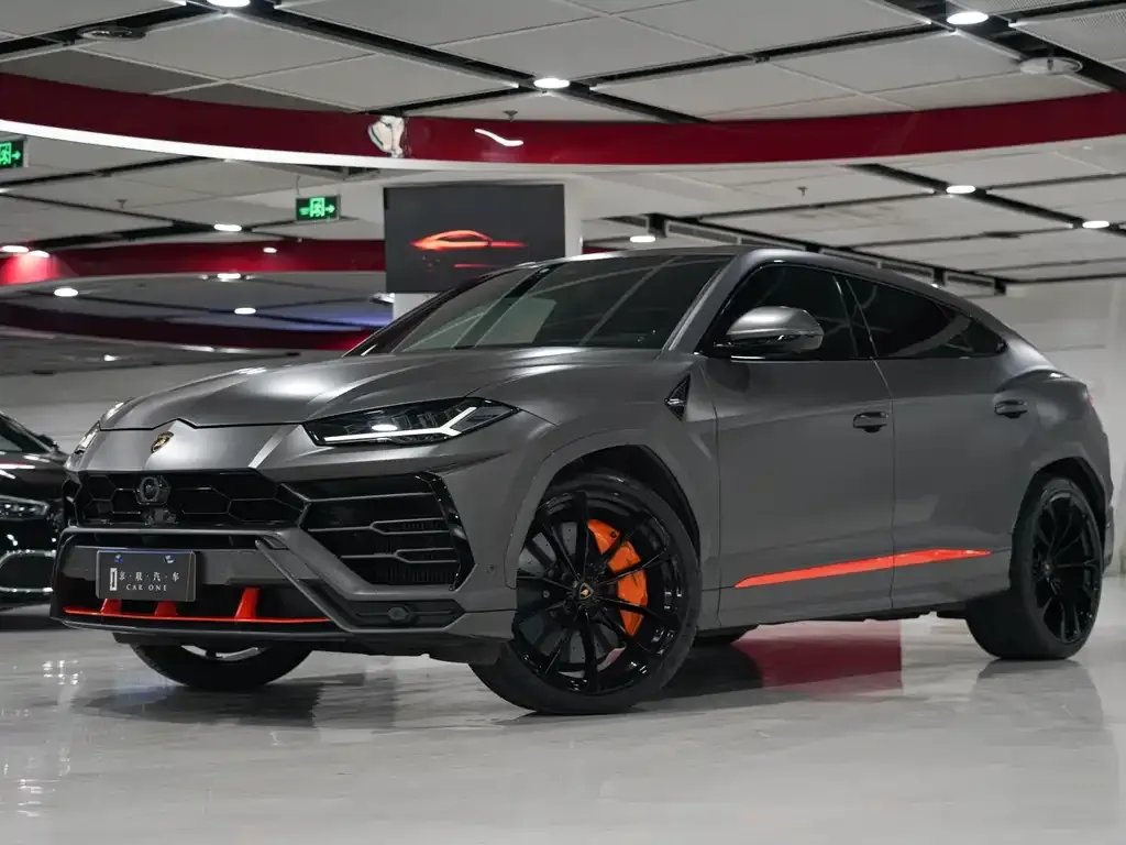 Lamborghini Urus — фото 1