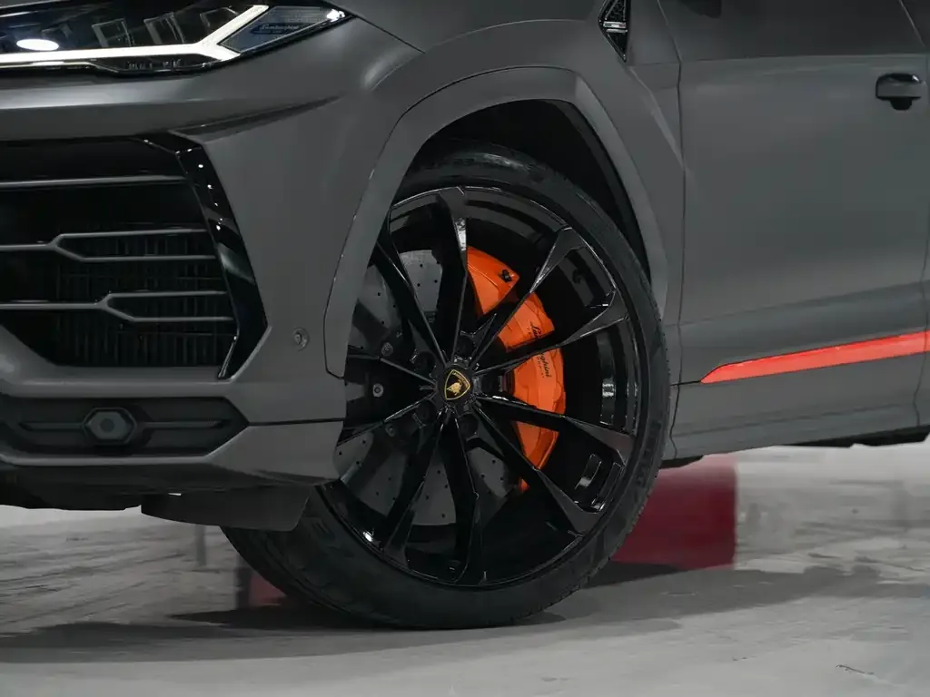 Lamborghini Urus — фото 10