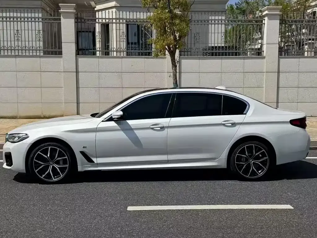 BMW 5 Series — фото 9