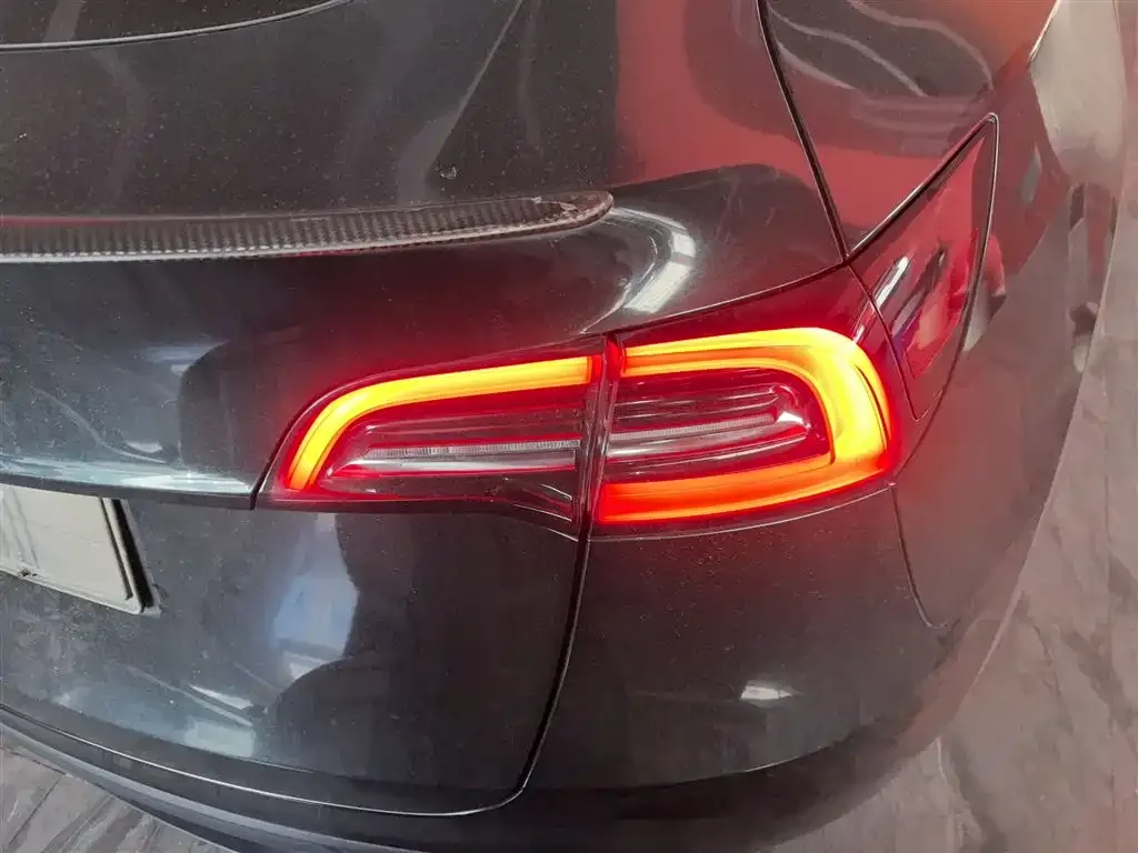 Tesla Model Y 2023 из CN, фото 8