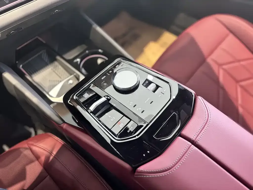 BMW 5 Series 2025 из CN, фото 10