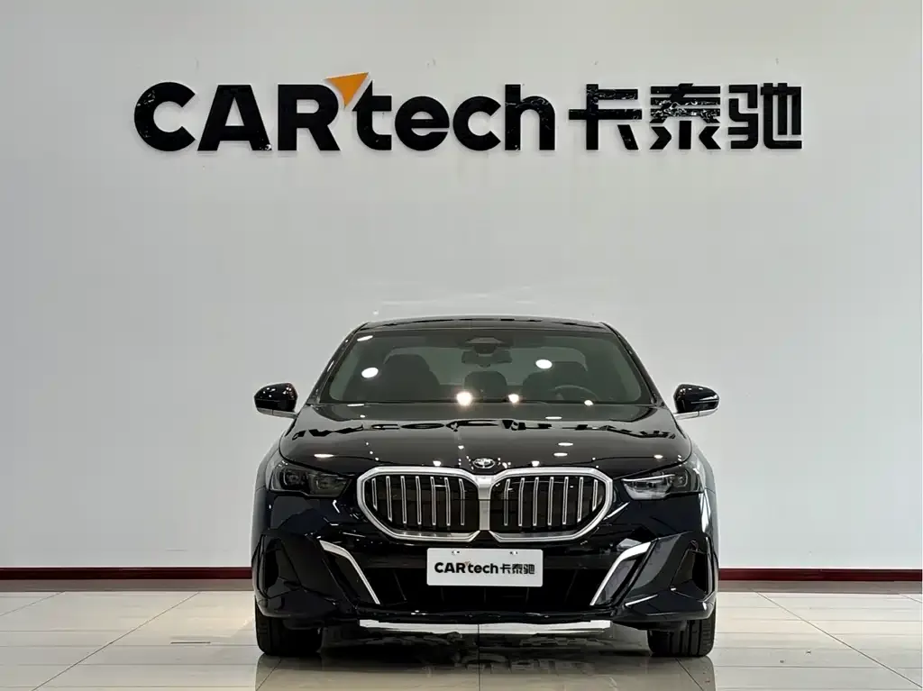 BMW 5 Series 2025 из CN, фото 3