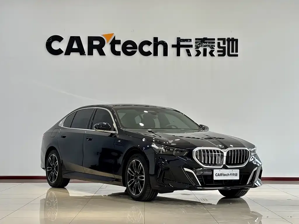 BMW 5 Series 2025 из CN, фото 9