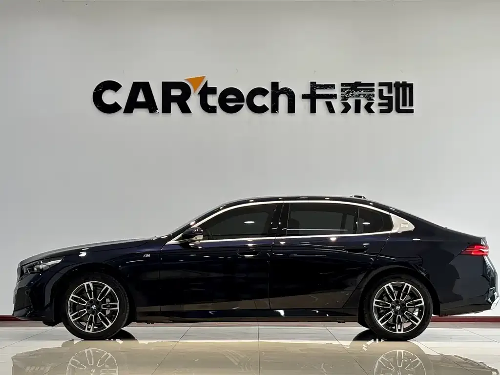 BMW 5 Series 2025 из CN, фото 5