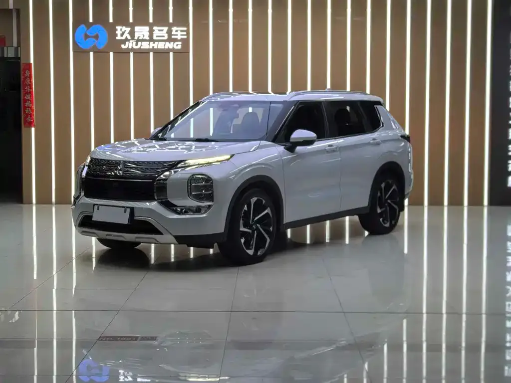 Mitsubishi Outlander 2023 из CN, фото 1