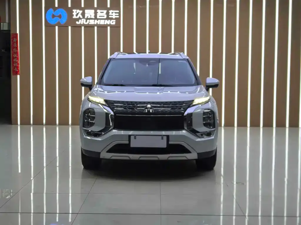 Mitsubishi Outlander 2023 из CN, фото 2