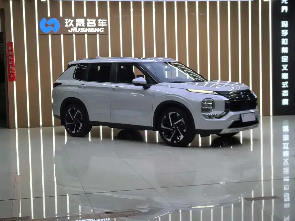 Mitsubishi Outlander 2023 из CN, фото 4