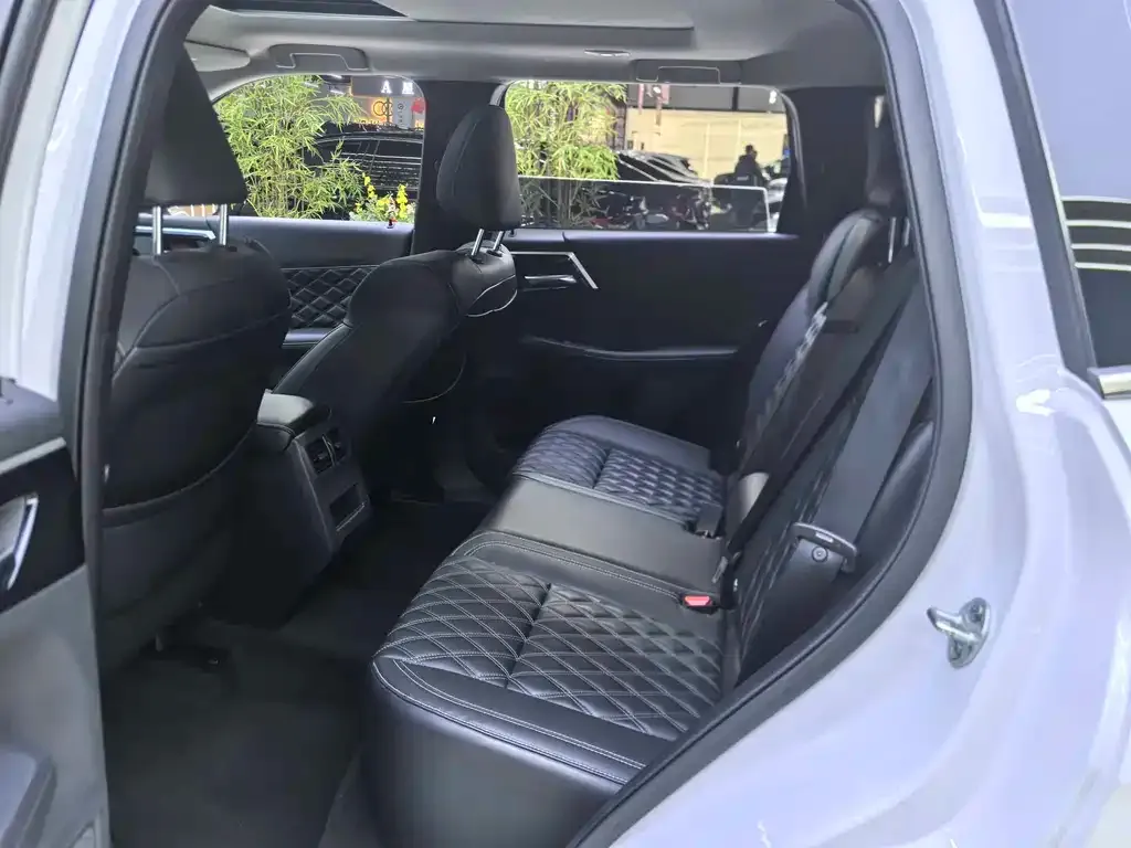 Mitsubishi Outlander 2023 из CN, фото 9