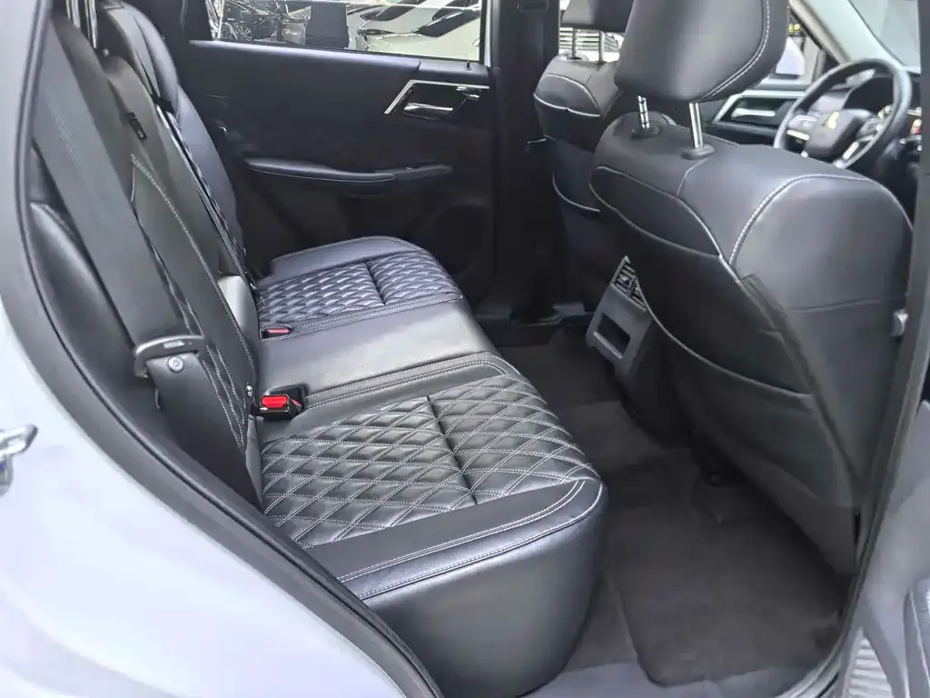 Mitsubishi Outlander 2023 из CN, фото 10