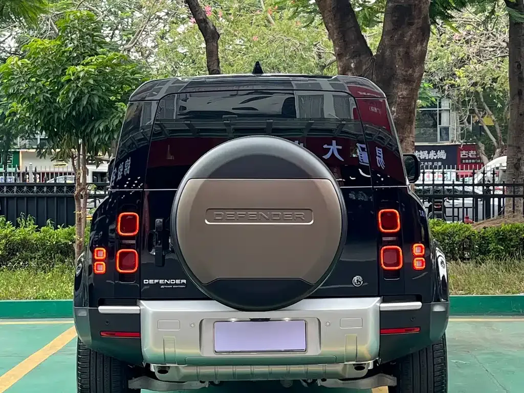 Land Rover Defender — фото 10