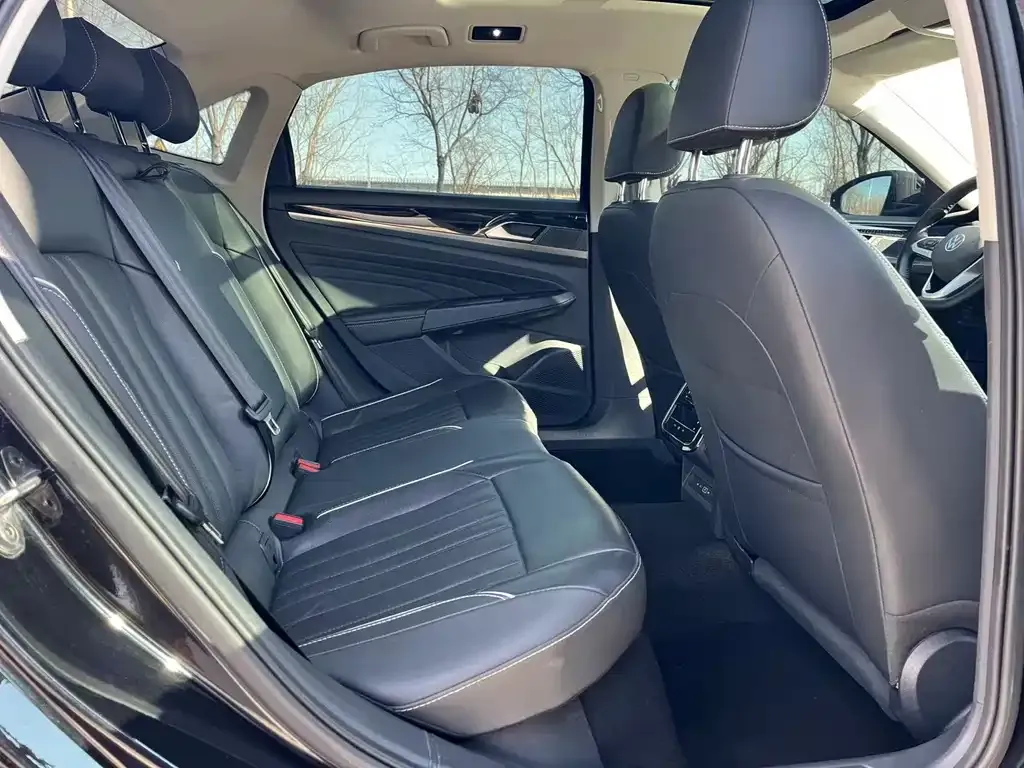 Volkswagen Passat 2022 из CN, фото 3