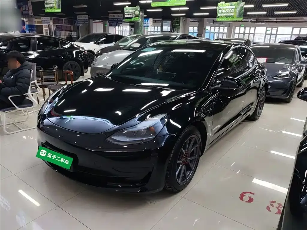 Tesla Model 3 — фото 1