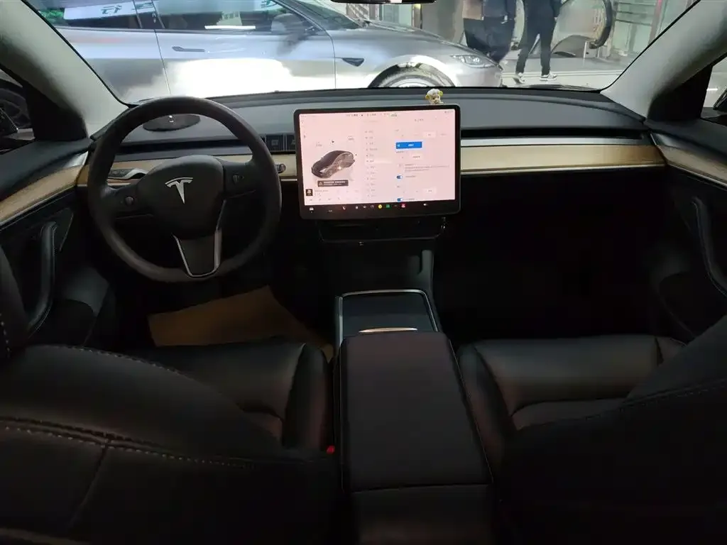 Tesla Model 3 — фото 3