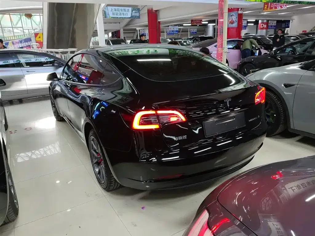 Tesla Model 3 — фото 5
