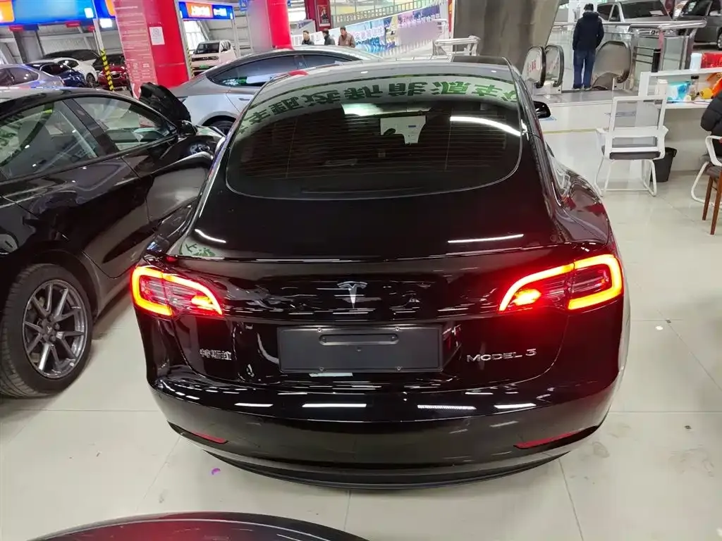 Tesla Model 3 — фото 8