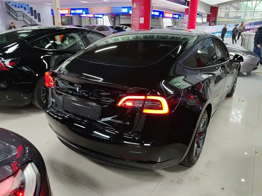 Tesla Model 3 — фото 9